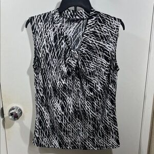 Eye-catching Black & White Abstract Blouse V-Neck w/ Tie M